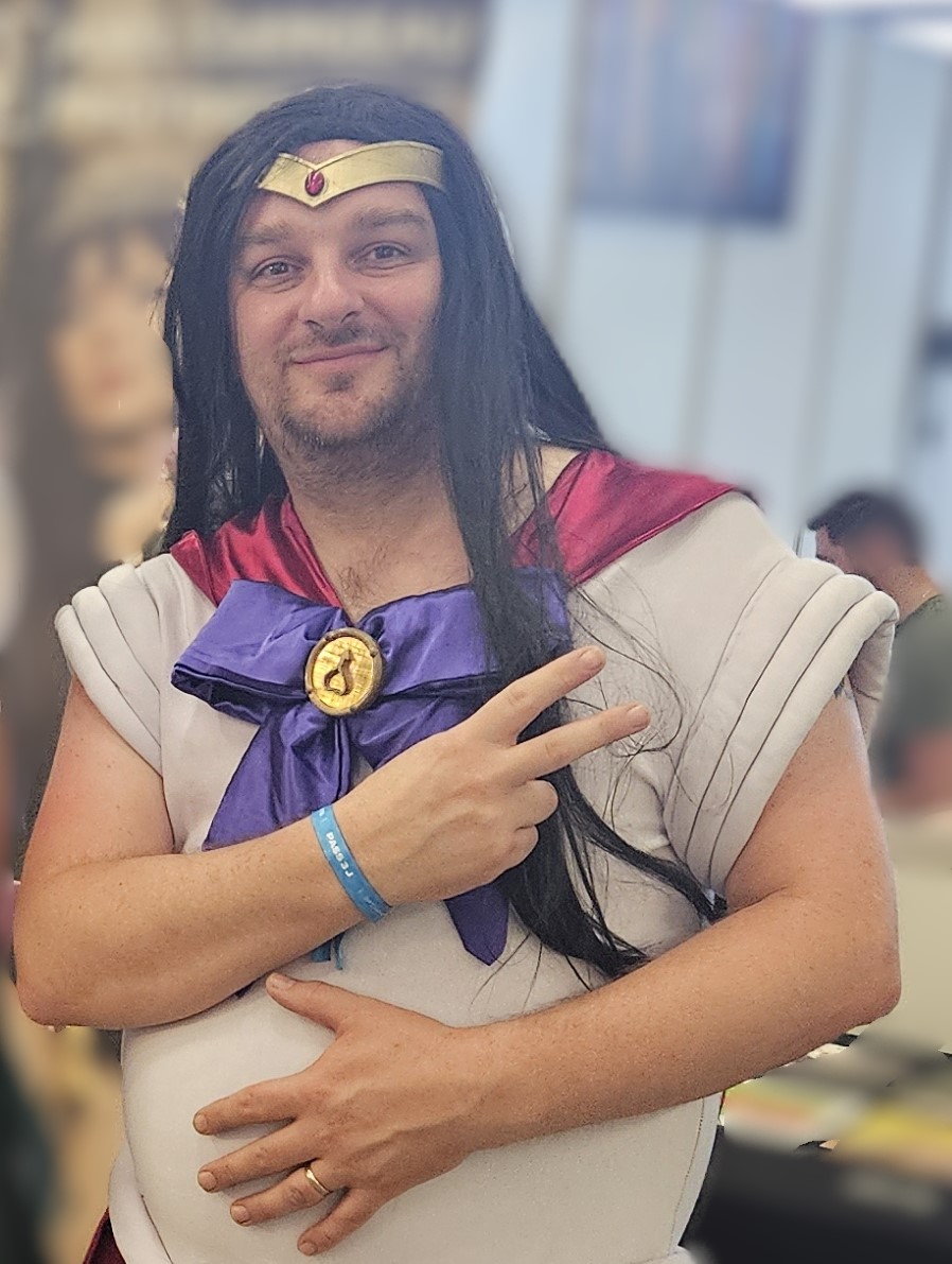Portrait d'Adrien alias Zaln, cosplayeur humoristique